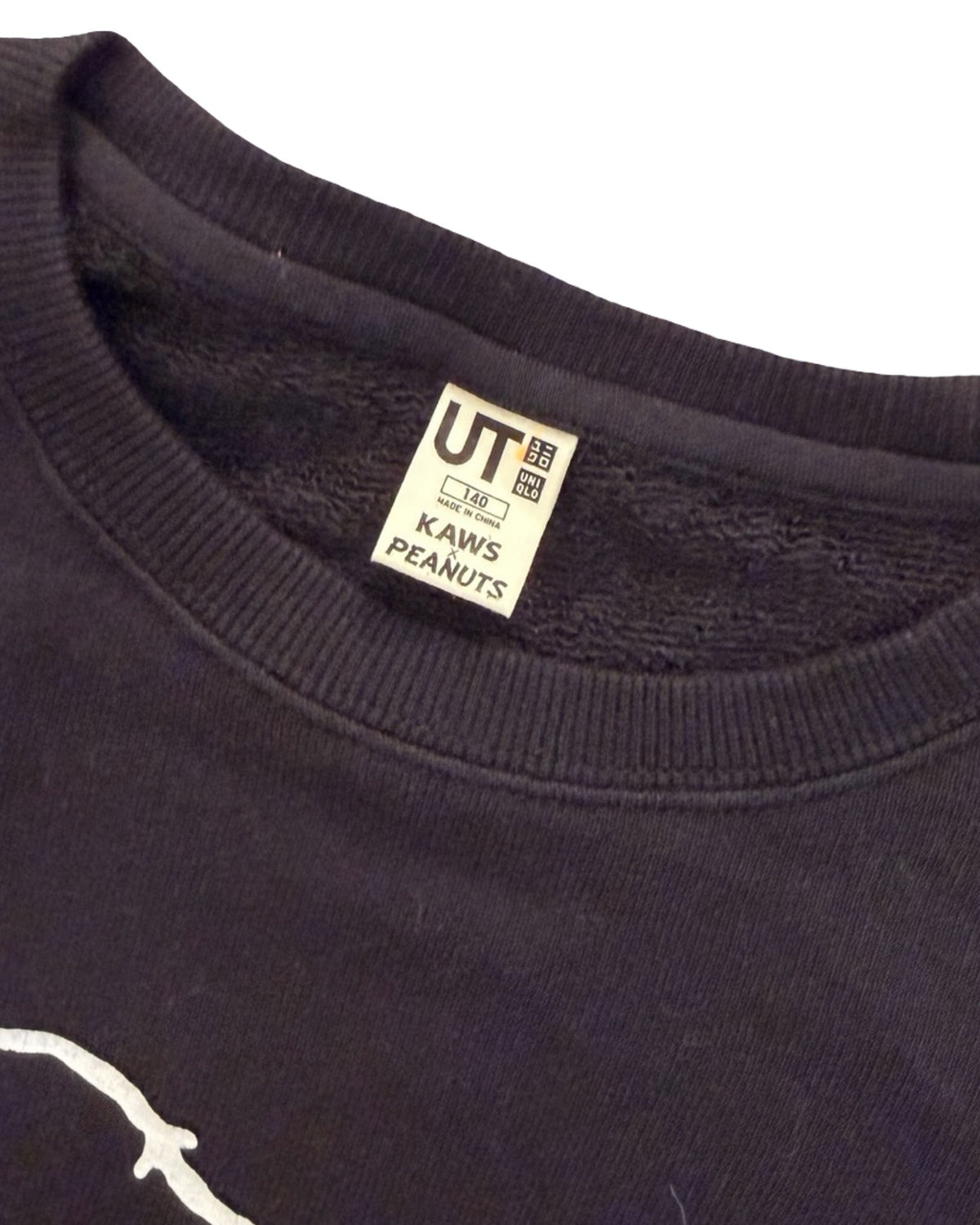 Uniqlo ut x kaws snoopy skateboard sweatshirt