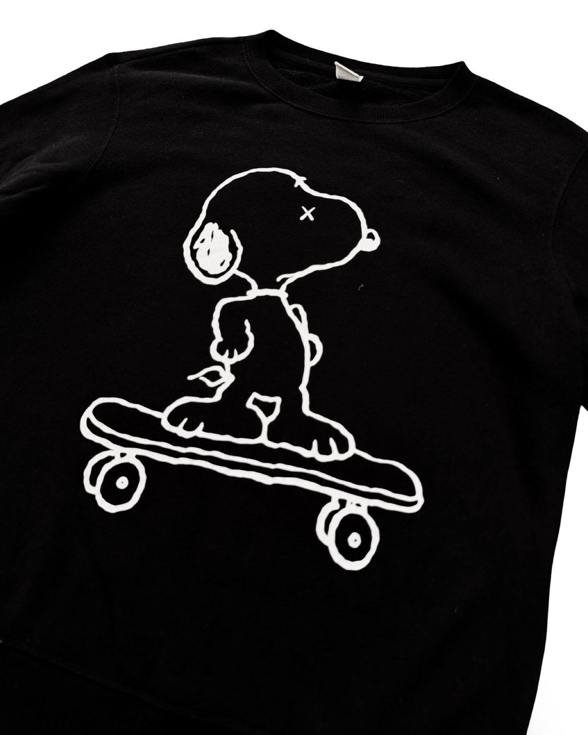 Uniqlo ut x kaws snoopy skateboard sweatshirt