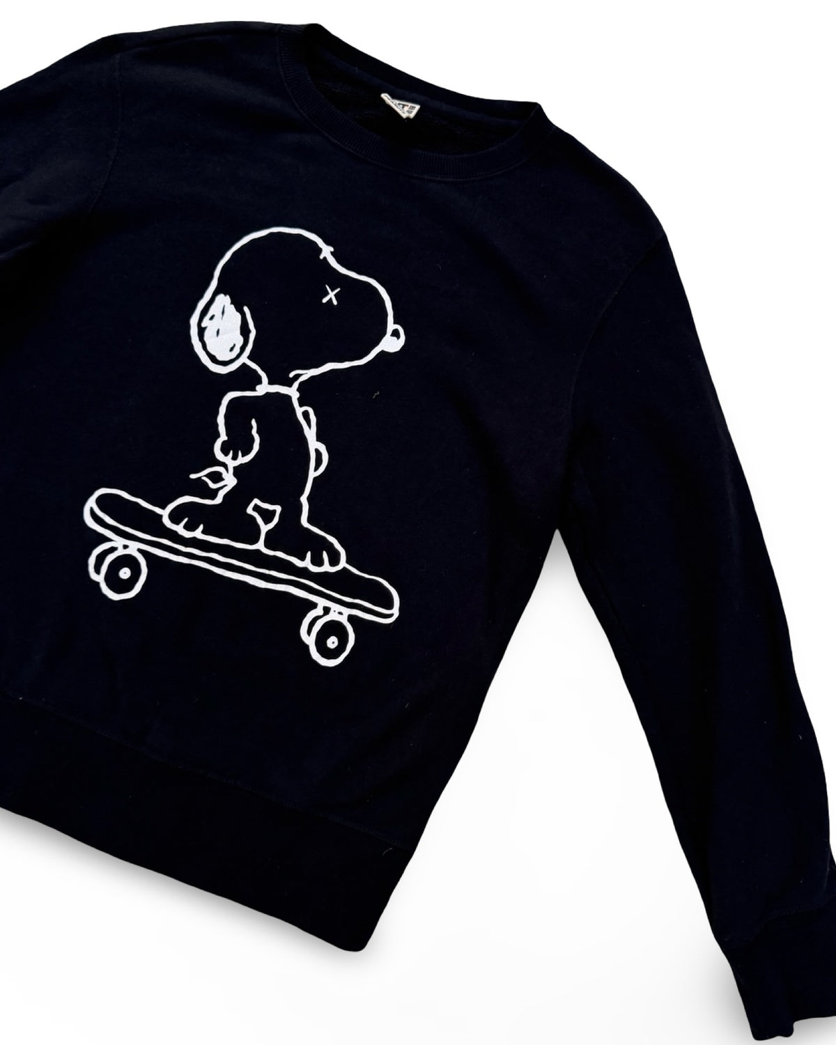 Uniqlo ut x kaws snoopy skateboard sweatshirt