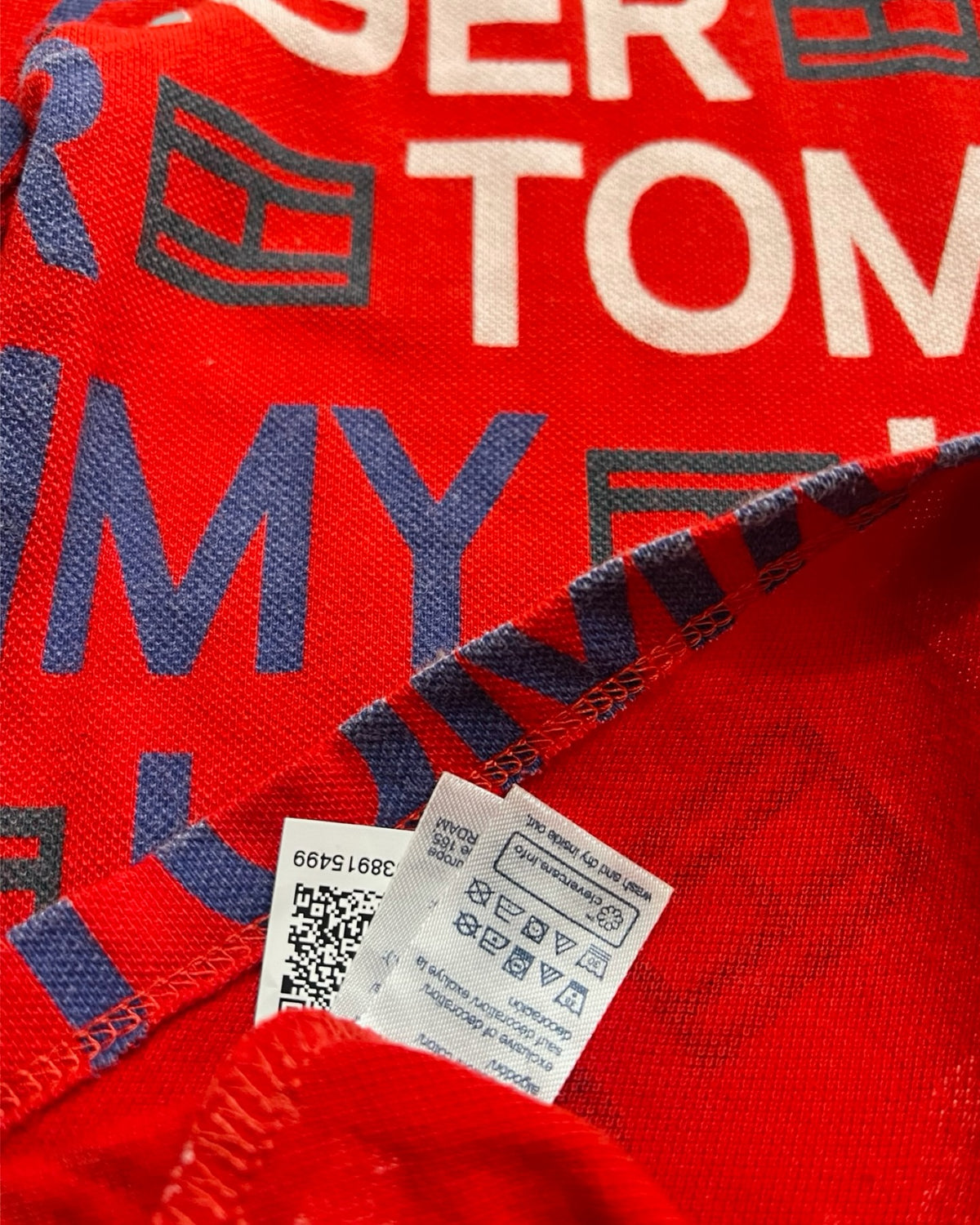 Tommy Hilfiger preloved logo polo shirt
