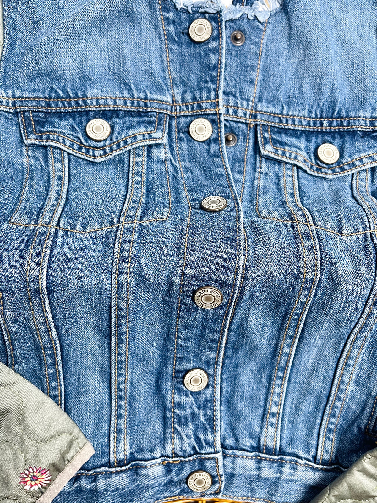Vintage GAP Denim Jacket x Sarah Jessica Parker – Floral Quilted Sleeves