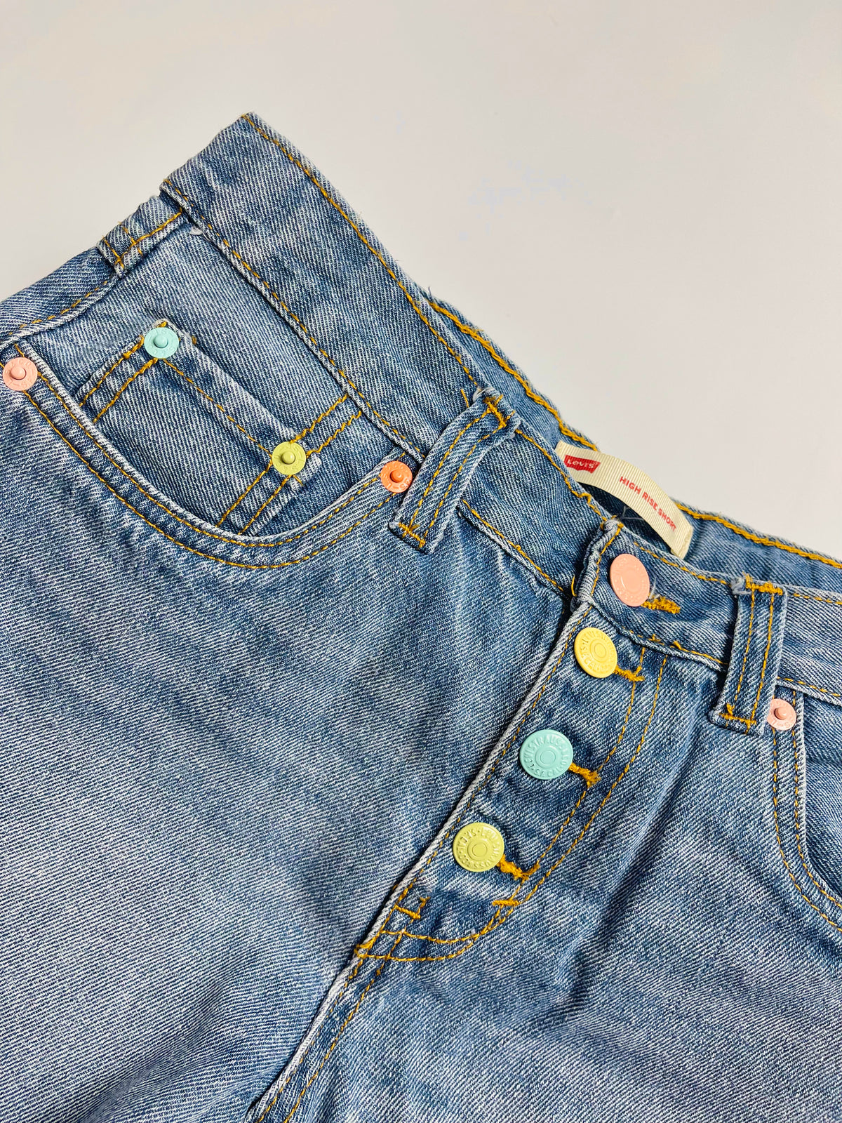 Levi’s Light Wash Color-Detail Denim Shorts