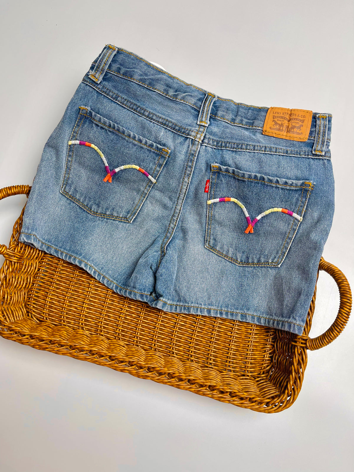 Levi’s Light Wash Color-Detail Denim Shorts